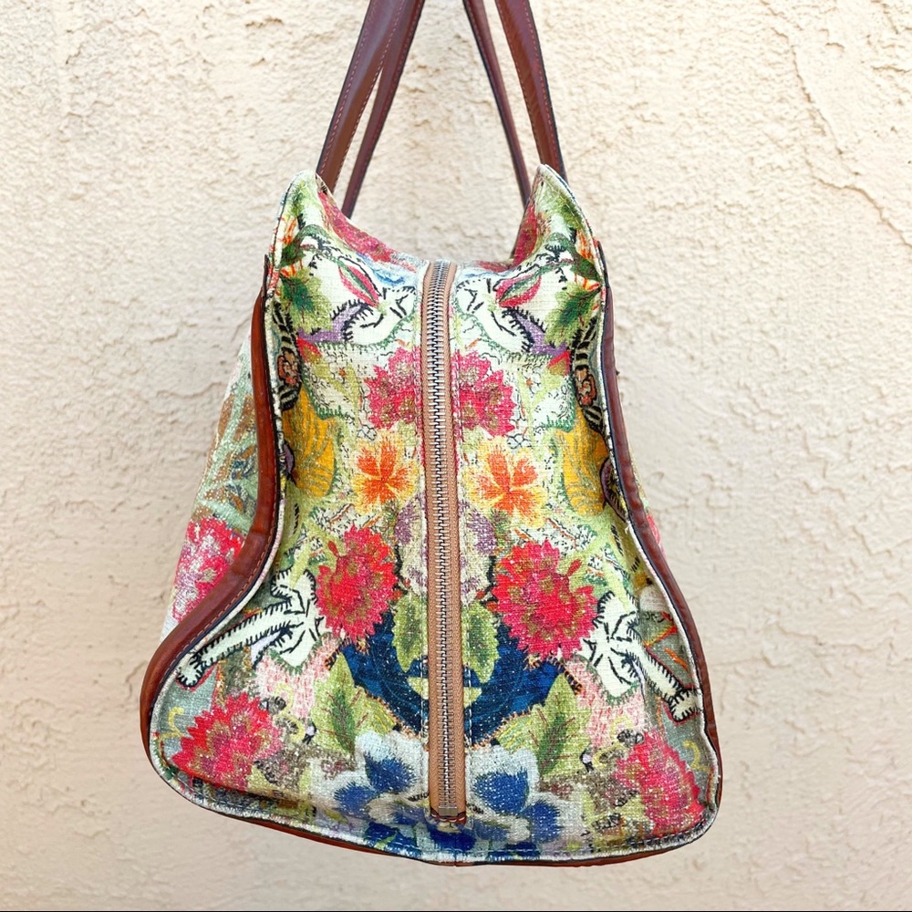 Alexander McQueen women’s New Skull Padlock floral-print zip-around tote bag - Picture 7 of 17